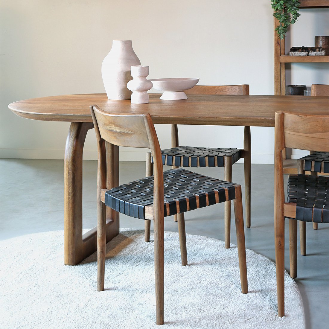 Bullnose eettafel bruin open onderstel